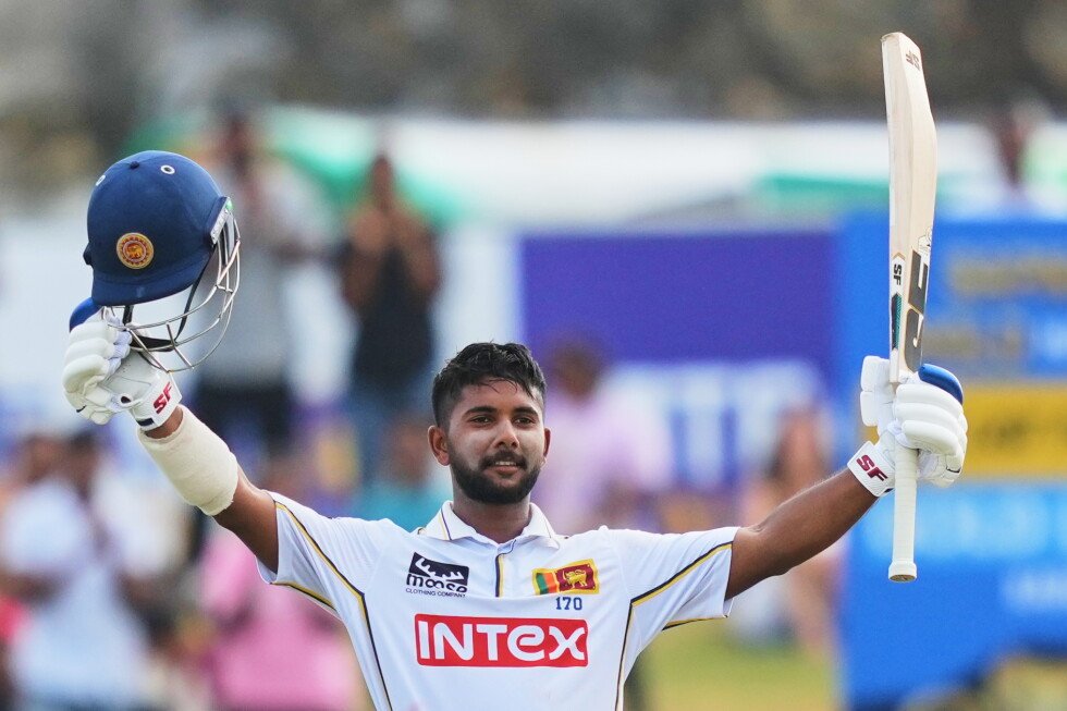 India vs Sri Lanka 2nd Test - Dinusha Keeps Hosts Alive on Day 3