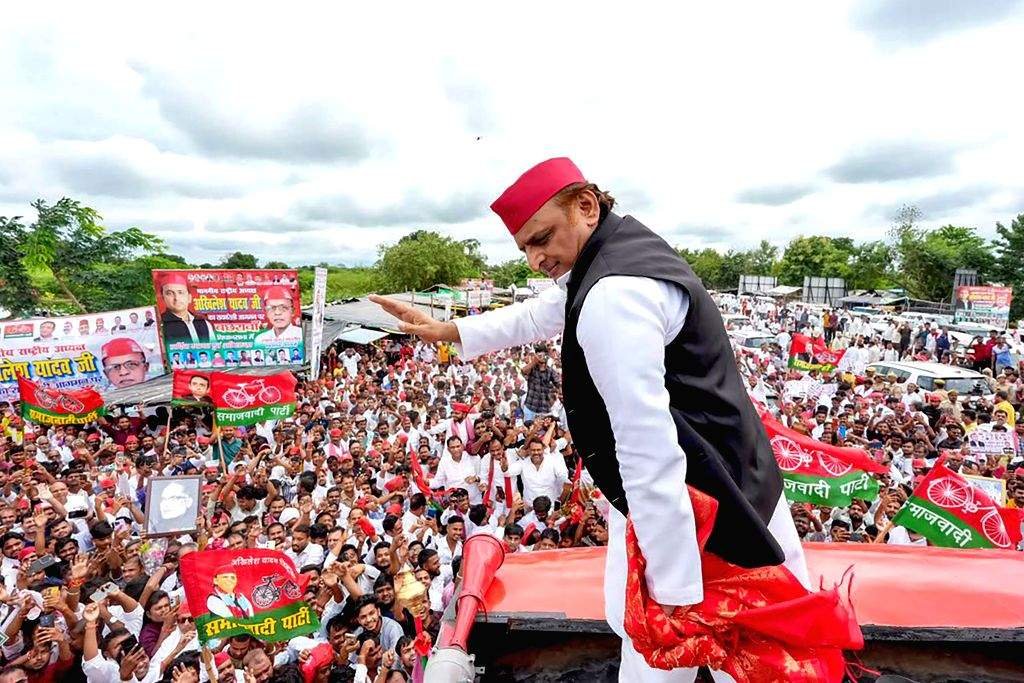 Akhilesh Yadav Begins 2027 UP Poll Outreach From Rahul Gandhi’s Rae Bareli