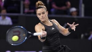 Maria Sakkari vs Linda Fruhvirtova Sakkari wins Singapore Open first round
